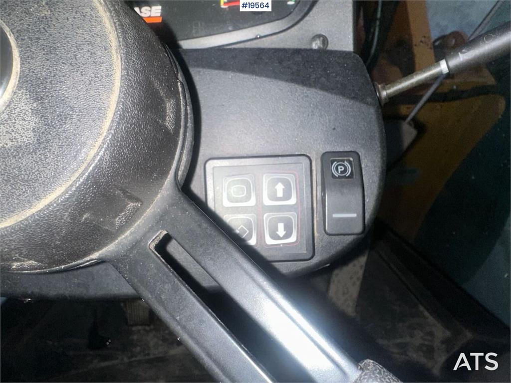 CASE 721E wheel loader w/ bucket. New scale and 2 sets