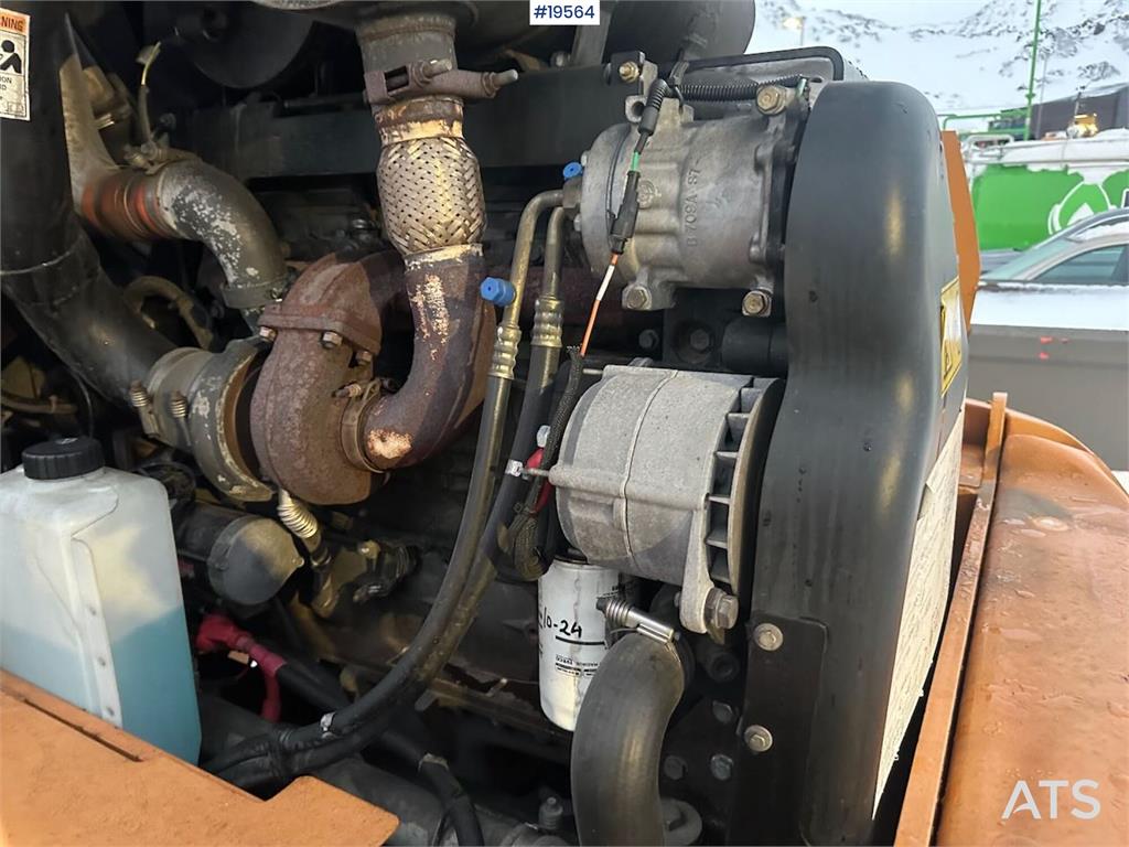 CASE 721E wheel loader w/ bucket. New scale and 2 sets