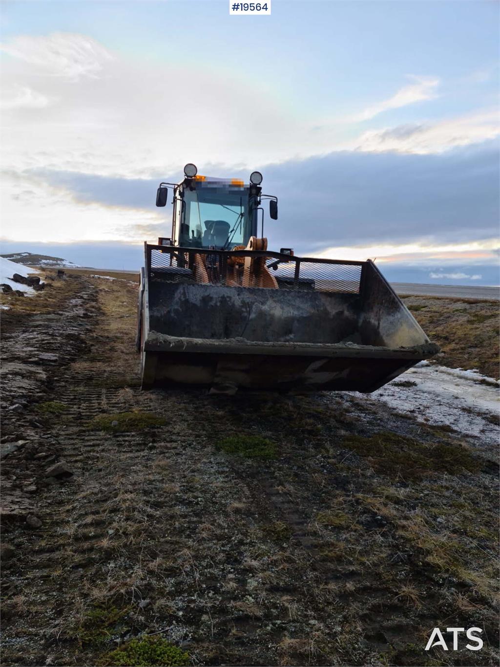 CASE 721E wheel loader w/ bucket. New scale and 2 sets
