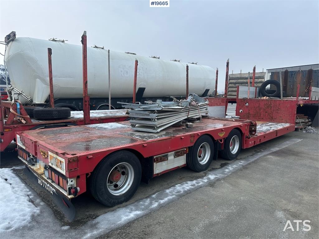 Broshuis 3 AUD-44 lowbed trailer.
