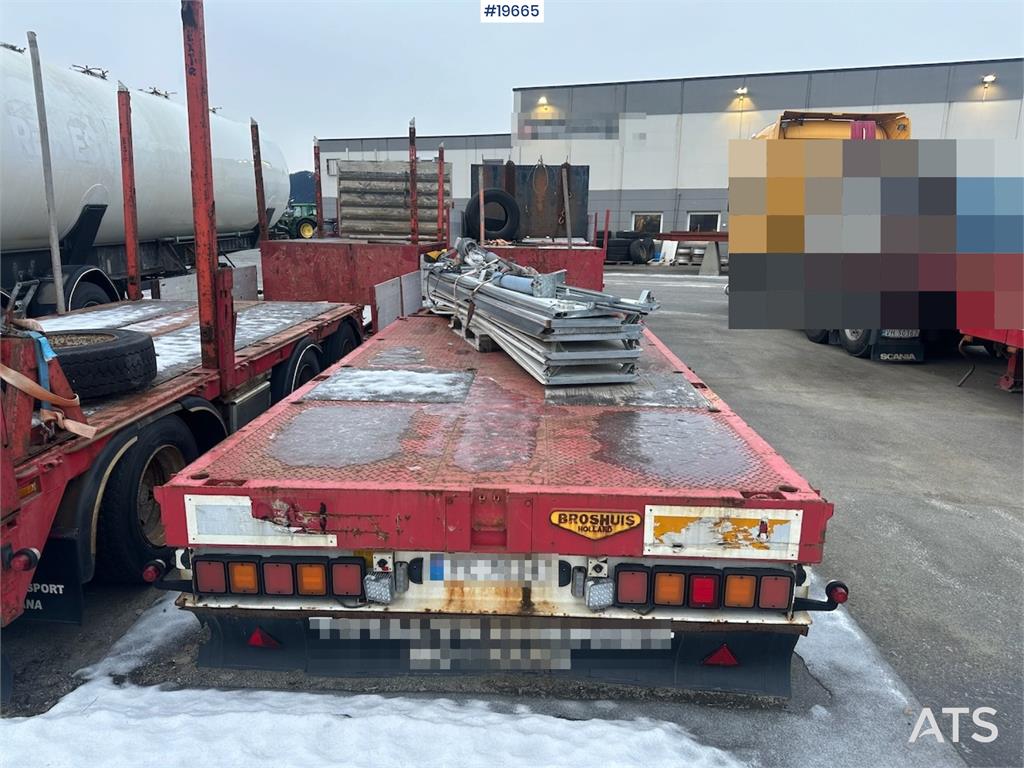 Broshuis 3 AUD-44 lowbed trailer.