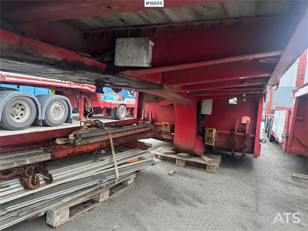 Broshuis 3 AUD-44 lowbed trailer.