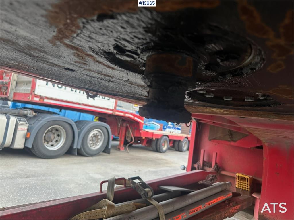 Broshuis 3 AUD-44 lowbed trailer.