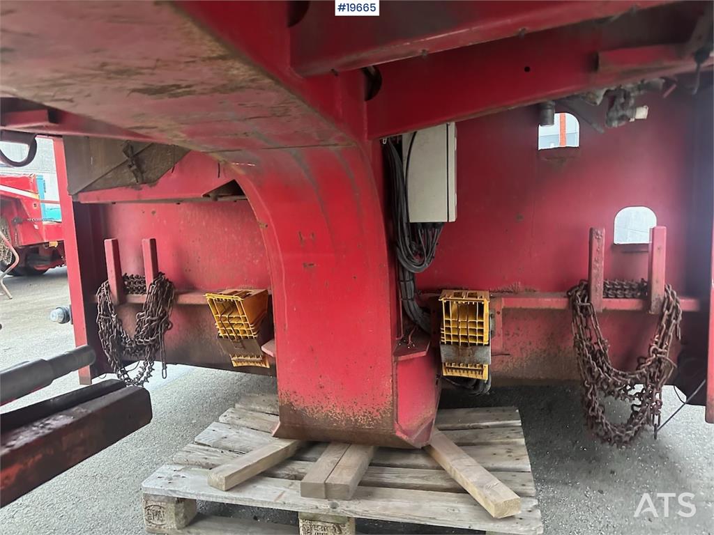 Broshuis 3 AUD-44 lowbed trailer.