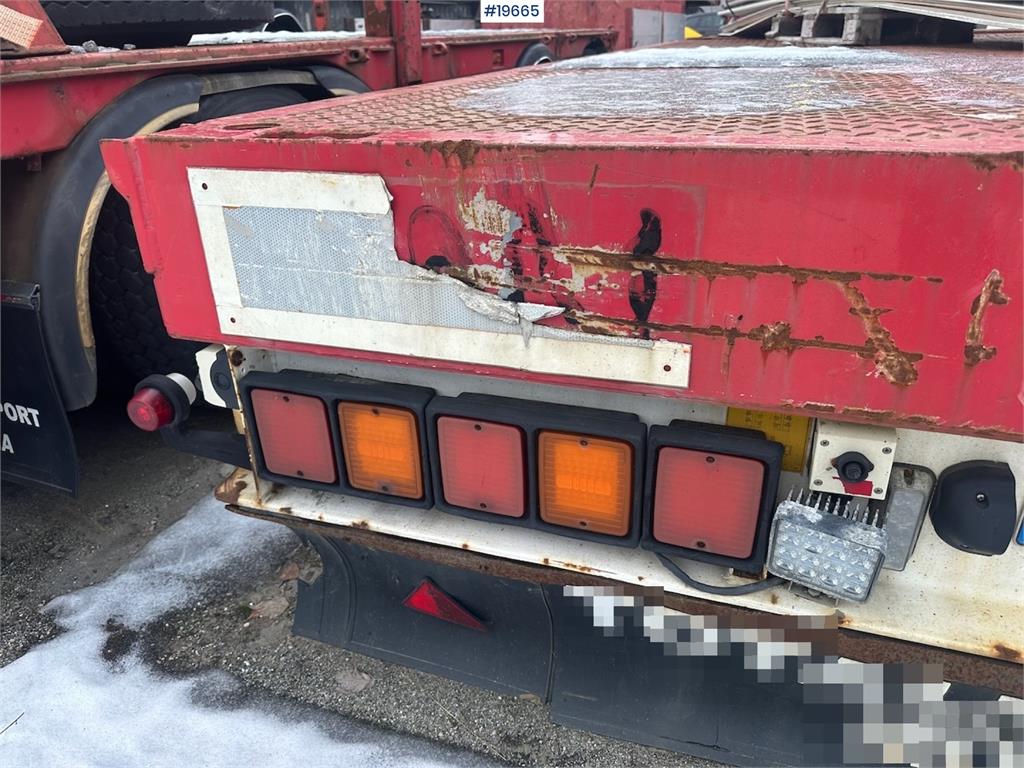 Broshuis 3 AUD-44 lowbed trailer.