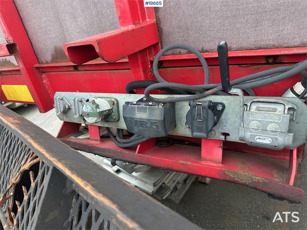 Broshuis 3 AUD-44 lowbed trailer.