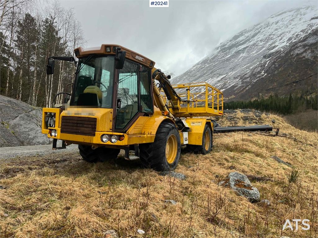 Hydrema 912B w/ 2007 Essverk Platform 912 lift with basket