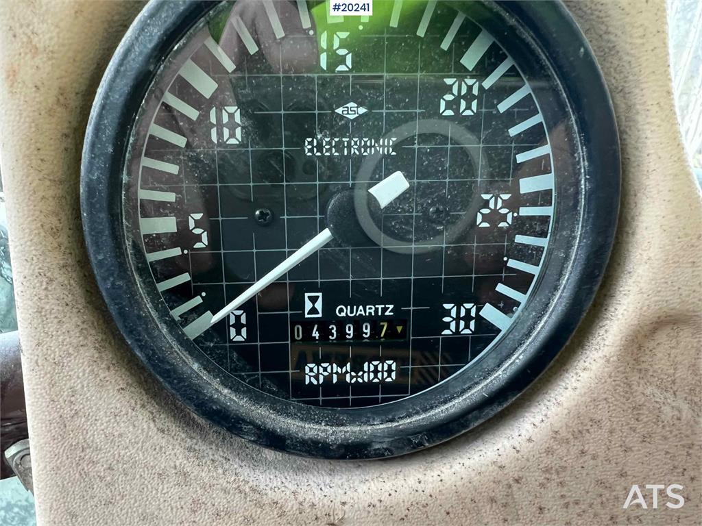 Hydrema 912B w/ 2007 Essverk Platform 912 lift with basket