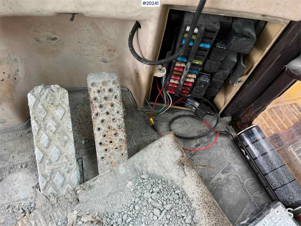 Hydrema 912B w/ 2007 Essverk Platform 912 lift with basket