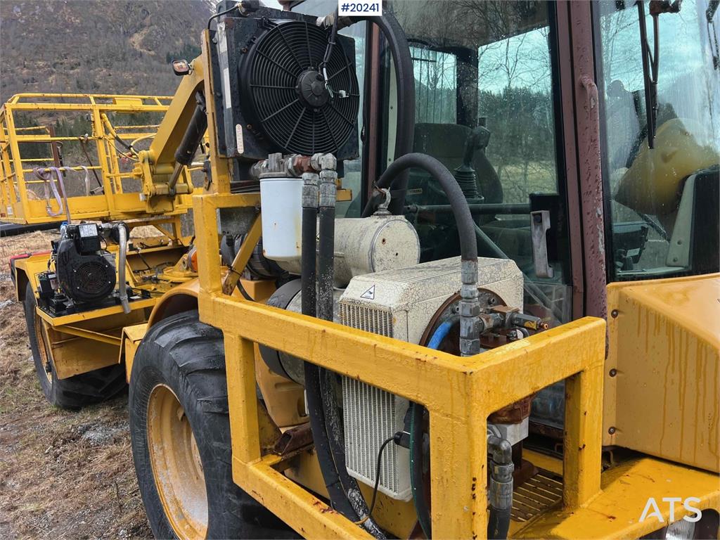 Hydrema 912B w/ 2007 Essverk Platform 912 lift with basket