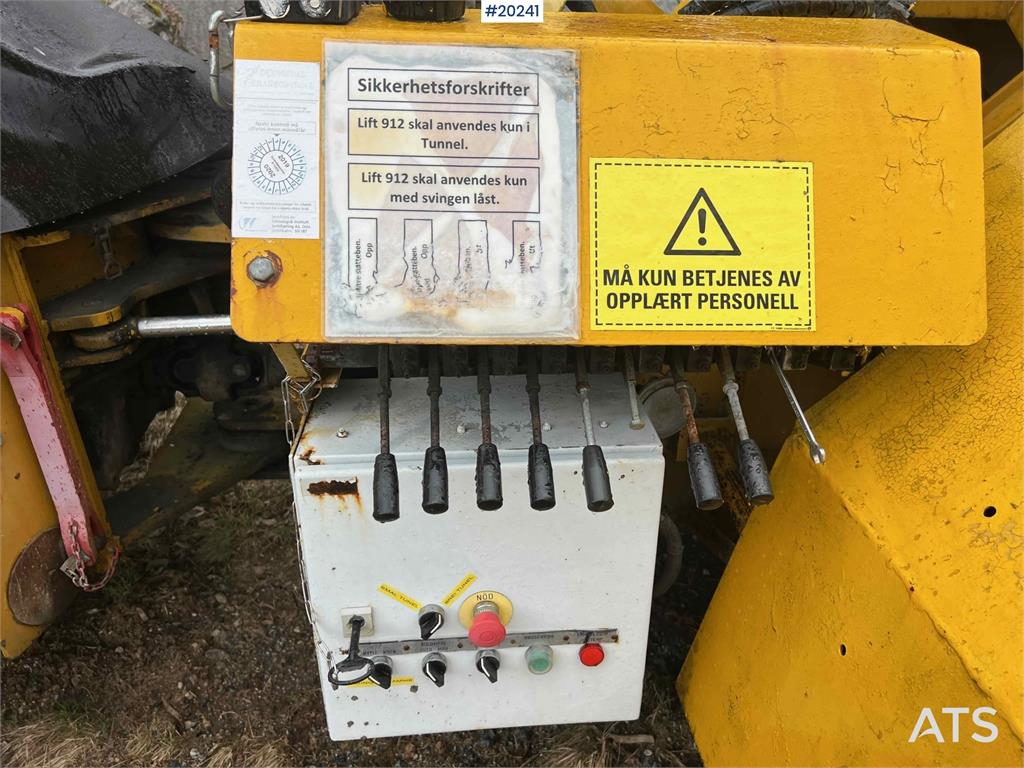 Hydrema 912B w/ 2007 Essverk Platform 912 lift with basket