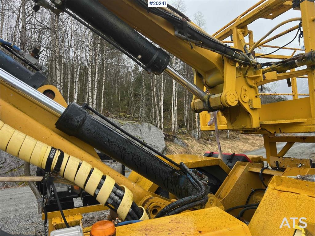 Hydrema 912B w/ 2007 Essverk Platform 912 lift with basket