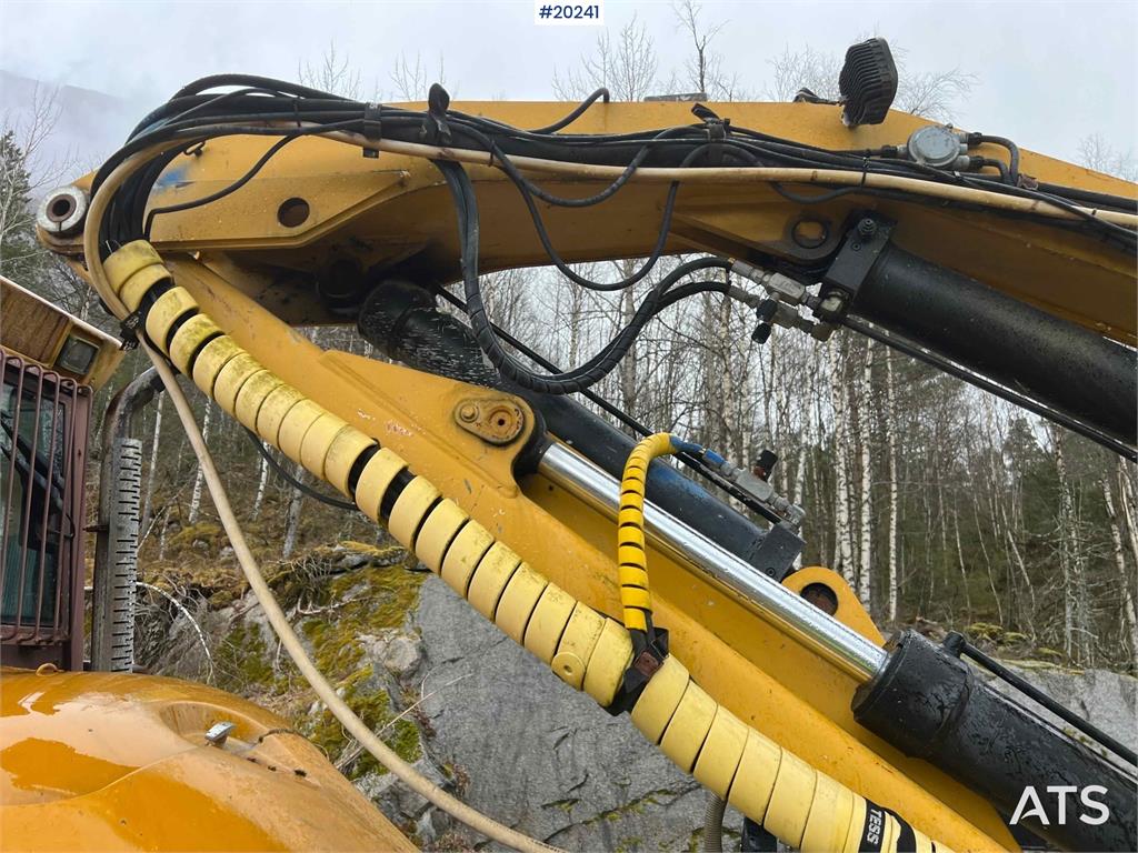 Hydrema 912B w/ 2007 Essverk Platform 912 lift with basket