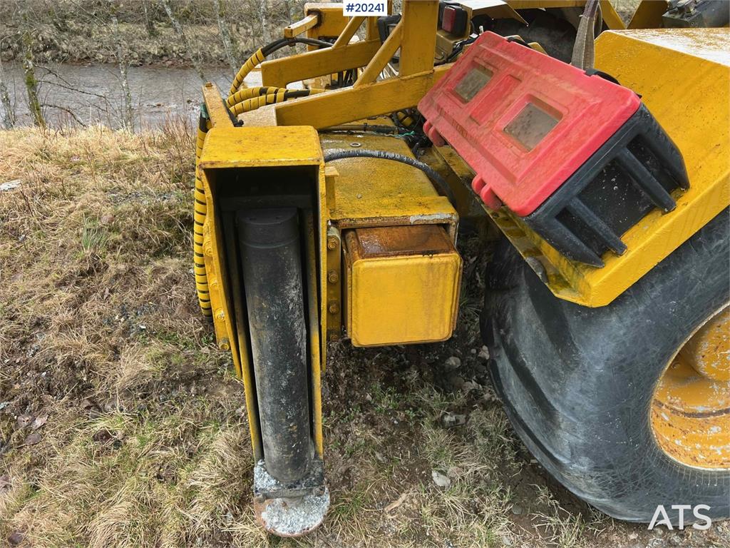 Hydrema 912B w/ 2007 Essverk Platform 912 lift with basket