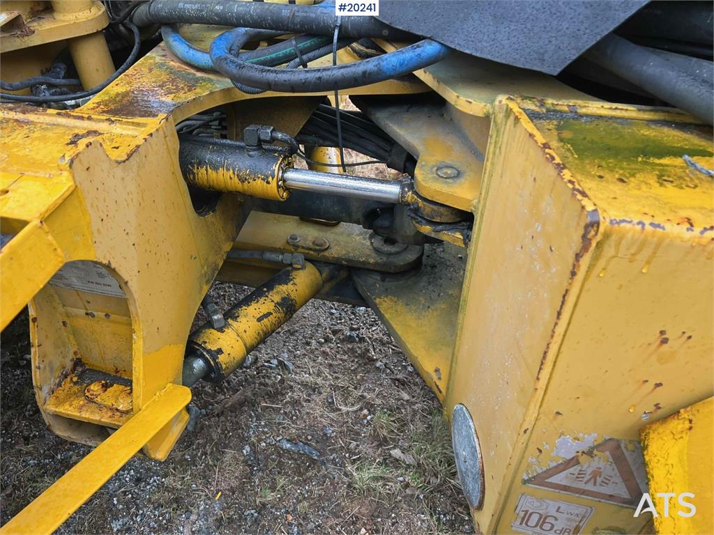 Hydrema 912B w/ 2007 Essverk Platform 912 lift with basket