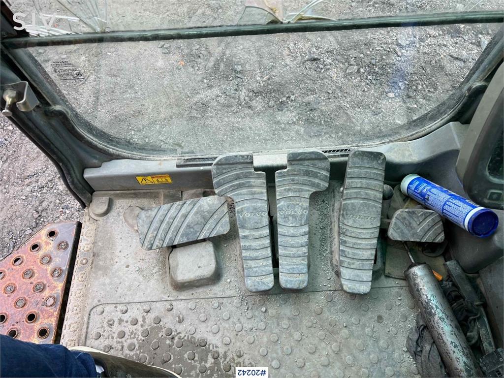 Volvo EC360 BLC excavator w/ Teeth bucket