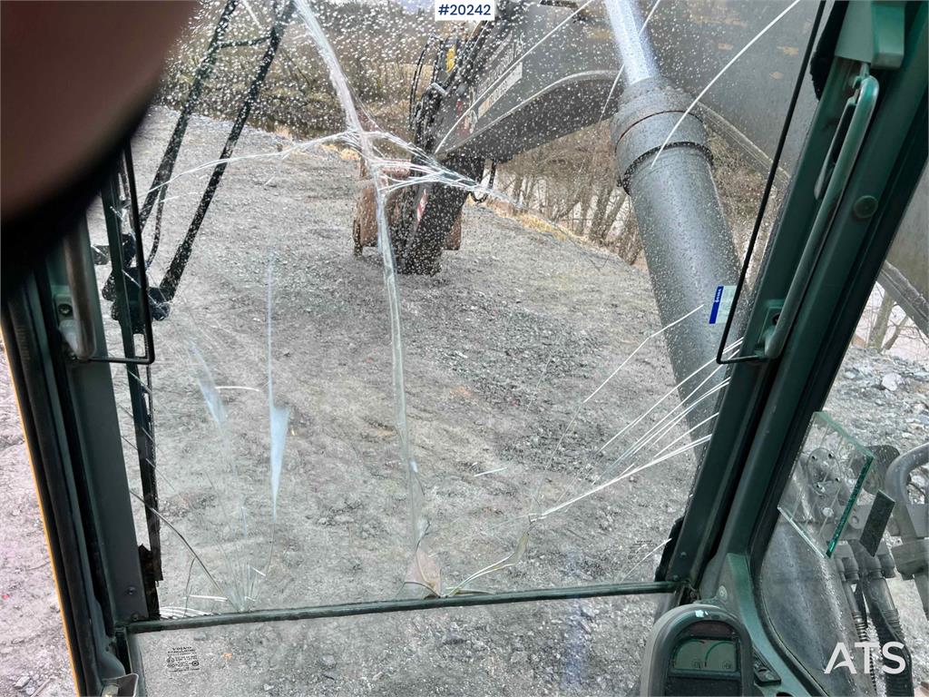 Volvo EC360 BLC excavator w/ Teeth bucket