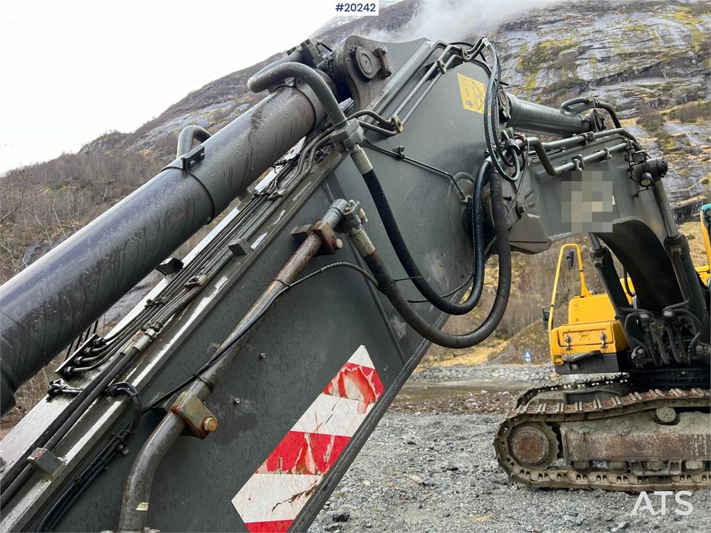 Volvo EC360 BLC excavator w/ Teeth bucket