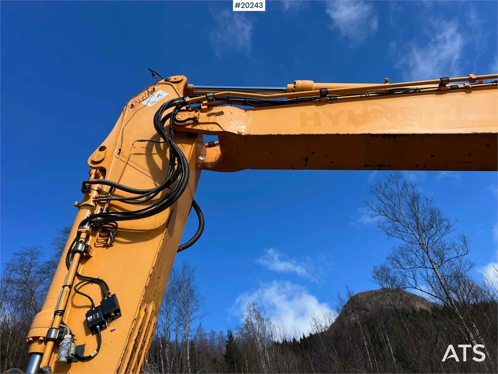 Hyundai Robex 235 LCR-9 w/ Excavator bucket and gps