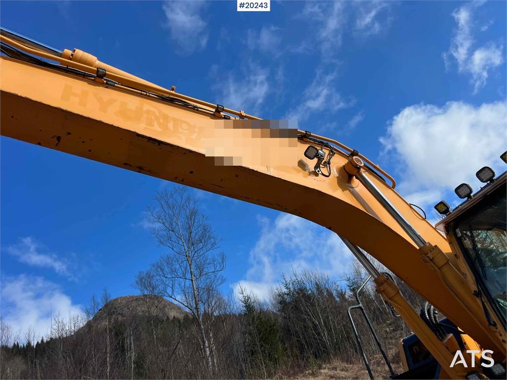 Hyundai Robex 235 LCR-9 w/ Excavator bucket and gps