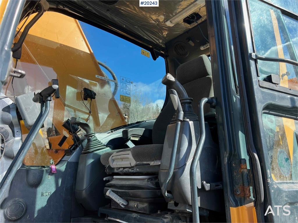 Hyundai Robex 235 LCR-9 w/ Excavator bucket and gps