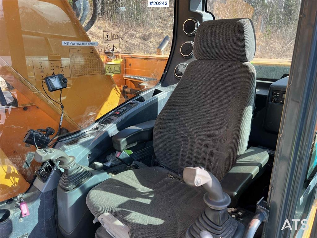 Hyundai Robex 235 LCR-9 w/ Excavator bucket and gps