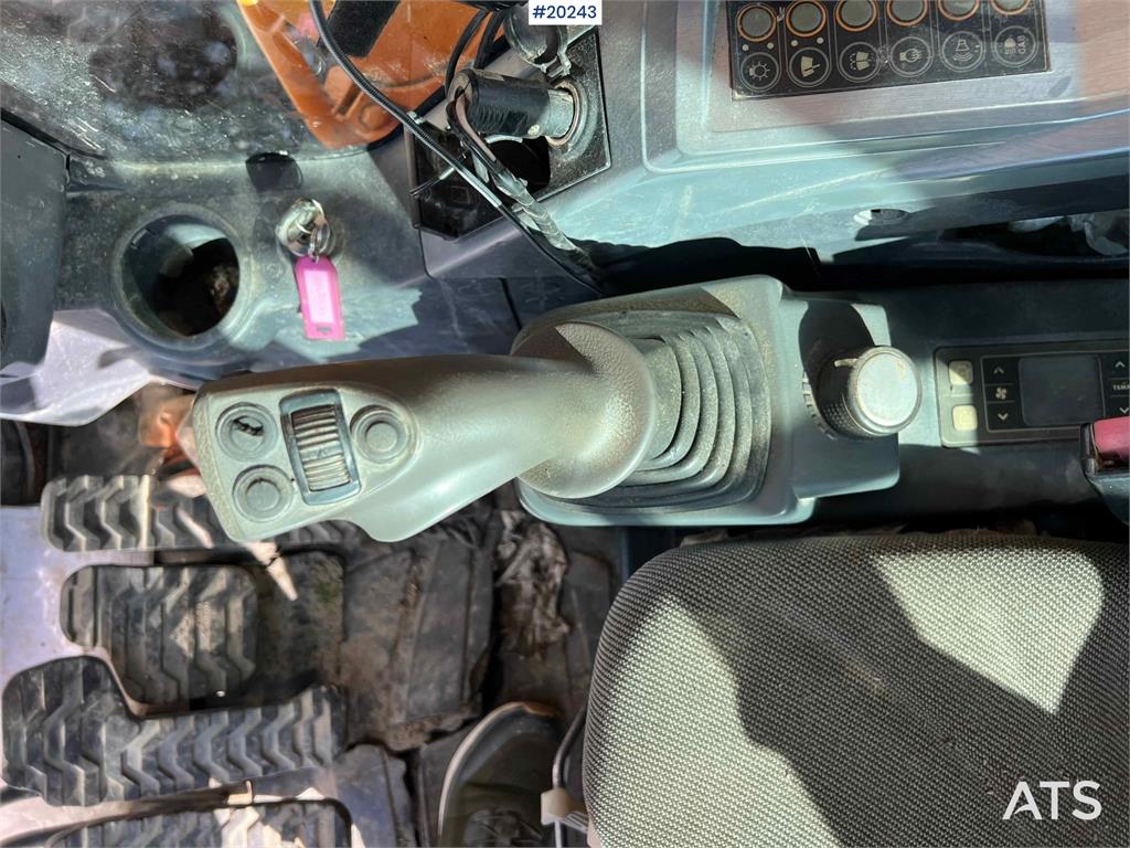 Hyundai Robex 235 LCR-9 w/ Excavator bucket and gps