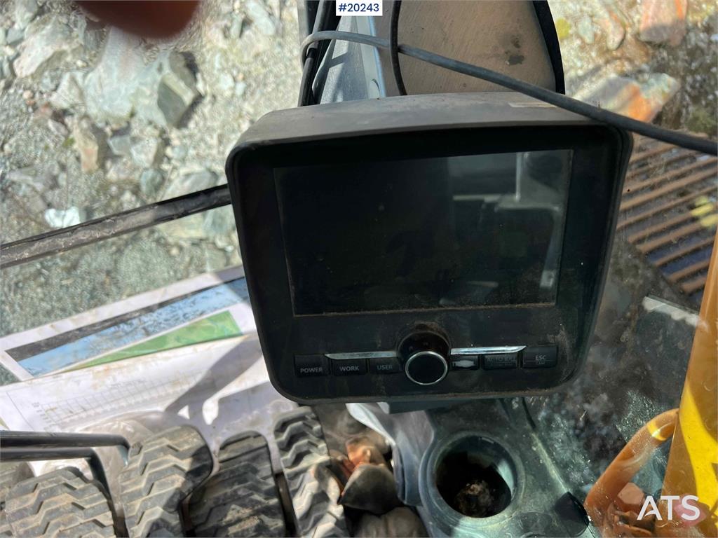 Hyundai Robex 235 LCR-9 w/ Excavator bucket and gps