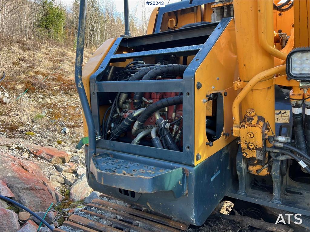 Hyundai Robex 235 LCR-9 w/ Excavator bucket and gps