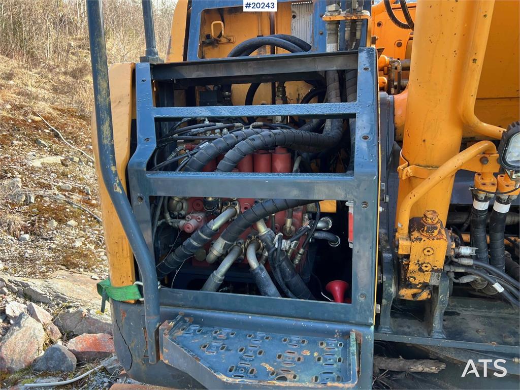 Hyundai Robex 235 LCR-9 w/ Excavator bucket and gps