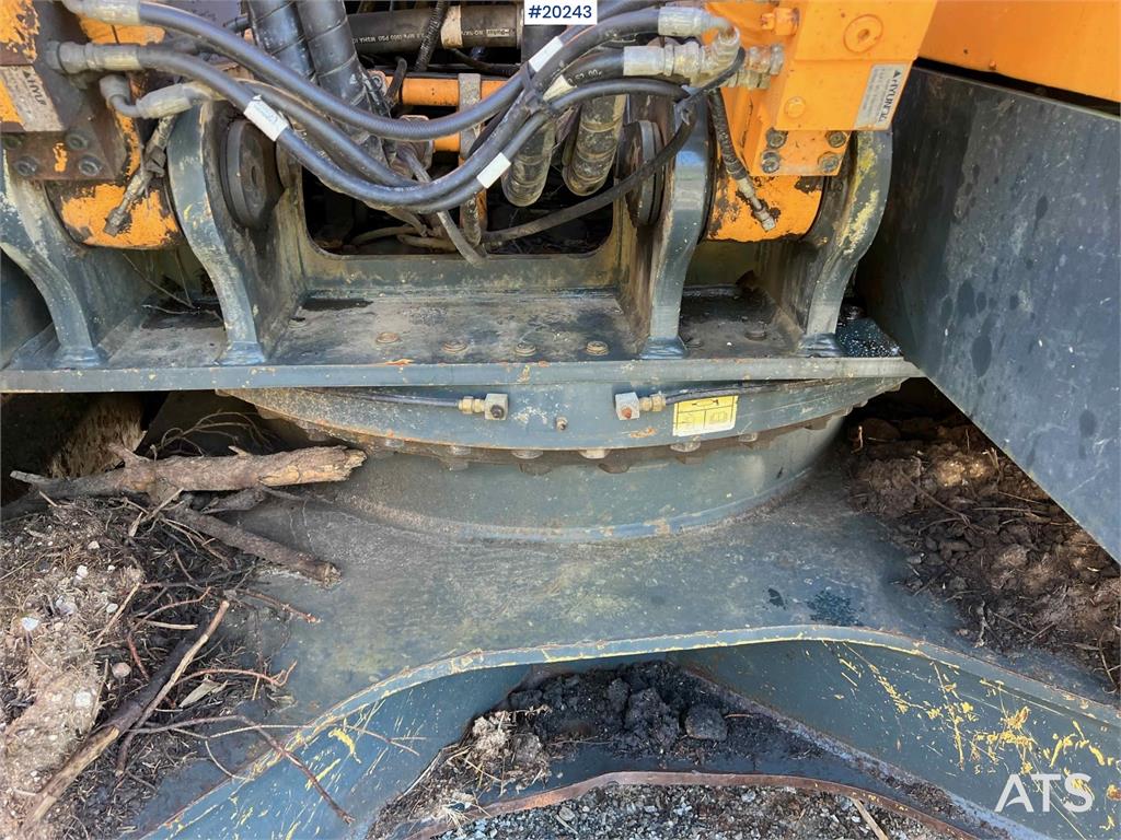 Hyundai Robex 235 LCR-9 w/ Excavator bucket and gps