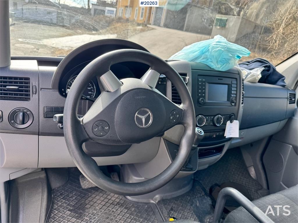 Mercedes-Benz Sprinter 8 Pallets.