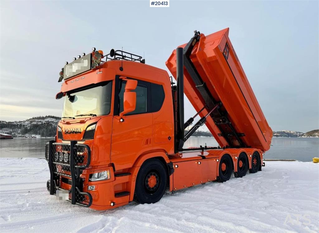 Scania R660 8x4 Hook truck w/ hook box - WATCH VIDEO