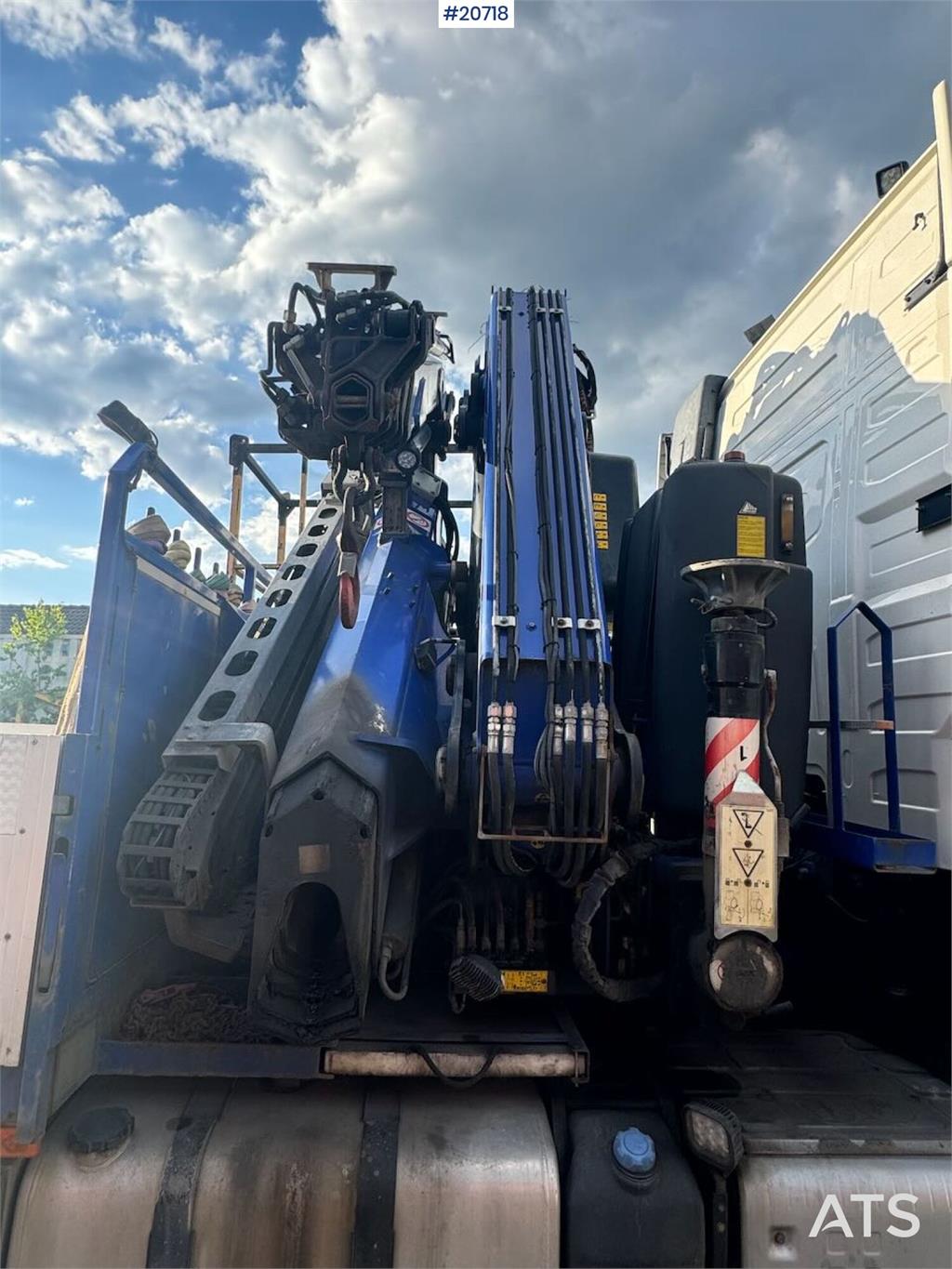 Volvo FH16 Tridem crane truck w/ 43 t/m Fassi crane