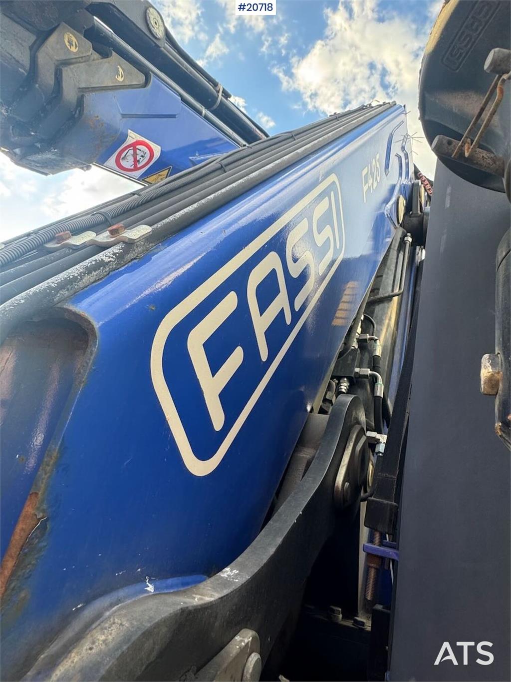 Volvo FH16 Tridem crane truck w/ 43 t/m Fassi crane