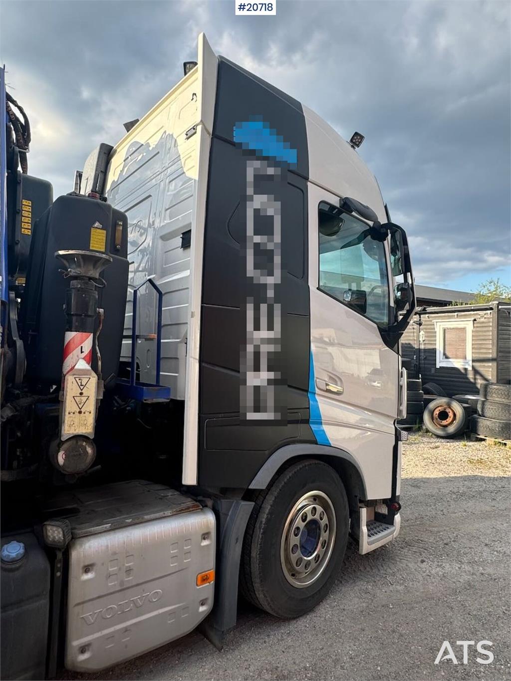 Volvo FH16 Tridem crane truck w/ 43 t/m Fassi crane