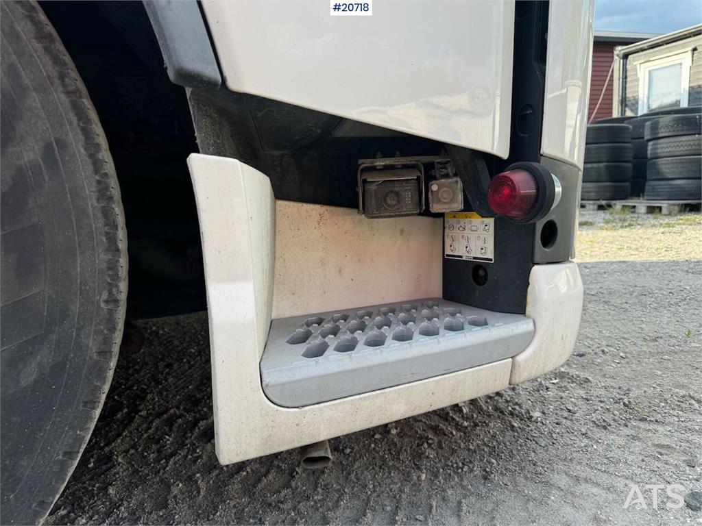 Volvo FH16 Tridem crane truck w/ 43 t/m Fassi crane