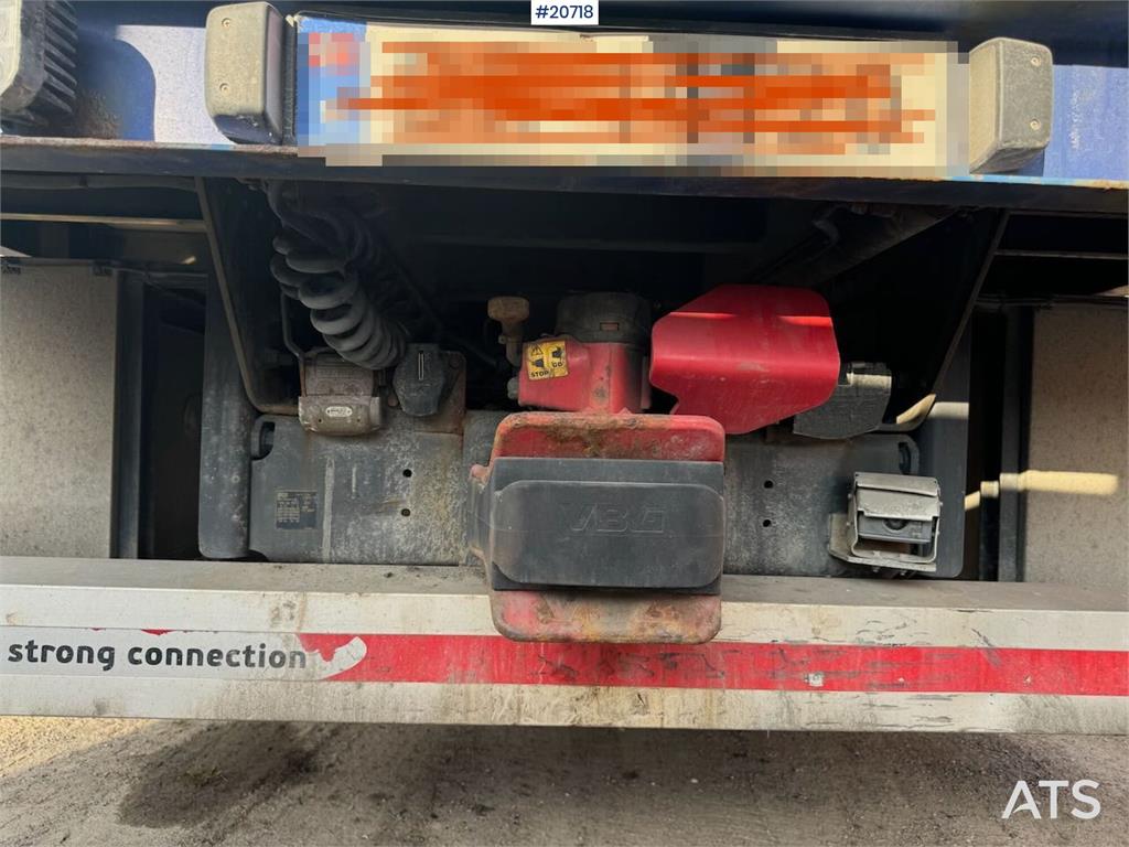 Volvo FH16 Tridem crane truck w/ 43 t/m Fassi crane