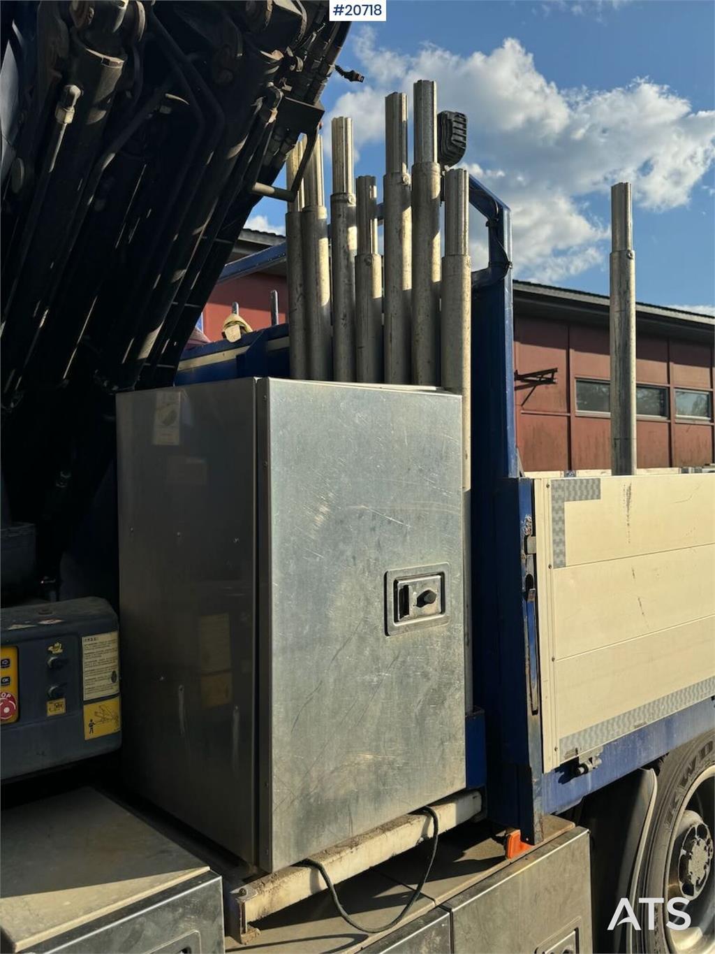 Volvo FH16 Tridem crane truck w/ 43 t/m Fassi crane