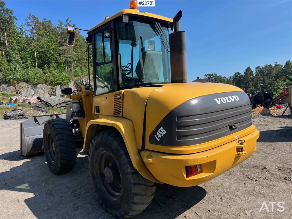 Volvo L45B wheel loader w/ Bucket. WATCH VIDEO
