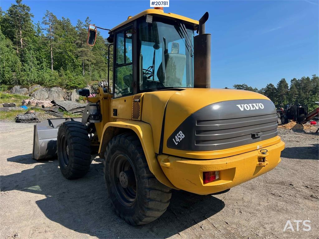 Volvo L45B wheel loader w/ Bucket. WATCH VIDEO