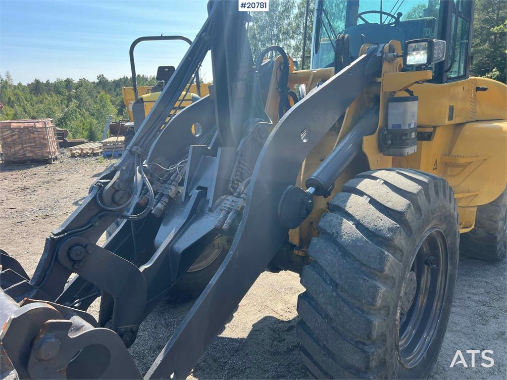 Volvo L45B wheel loader w/ Bucket. WATCH VIDEO