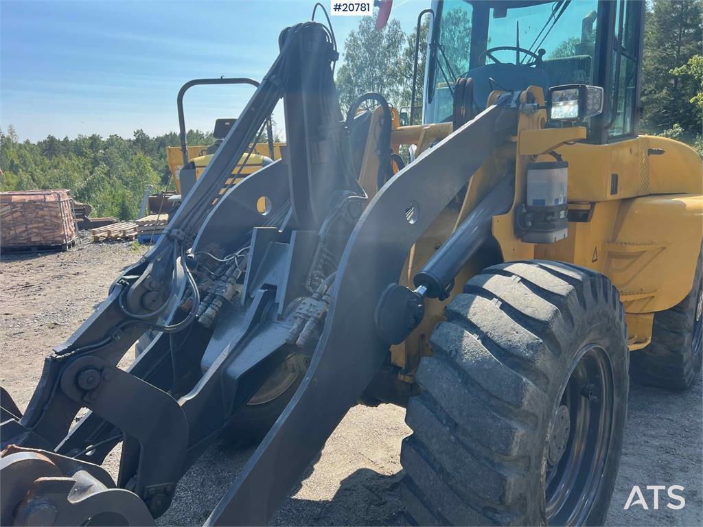 Volvo L45B wheel loader w/ Bucket. WATCH VIDEO