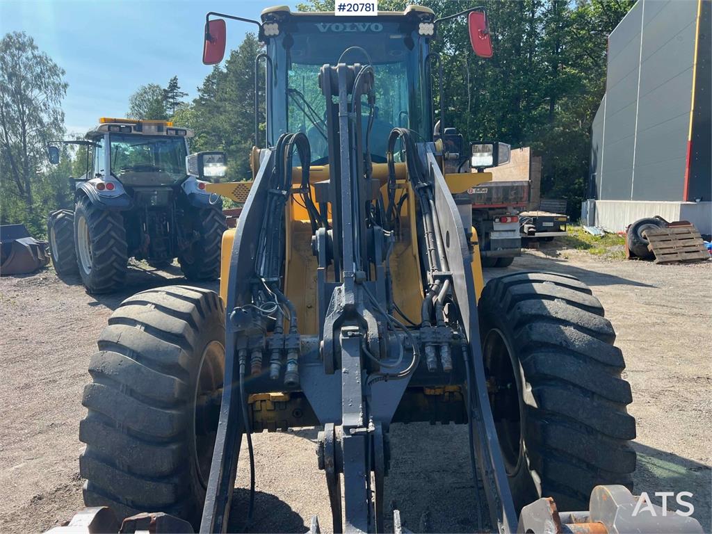 Volvo L45B wheel loader w/ Bucket. WATCH VIDEO