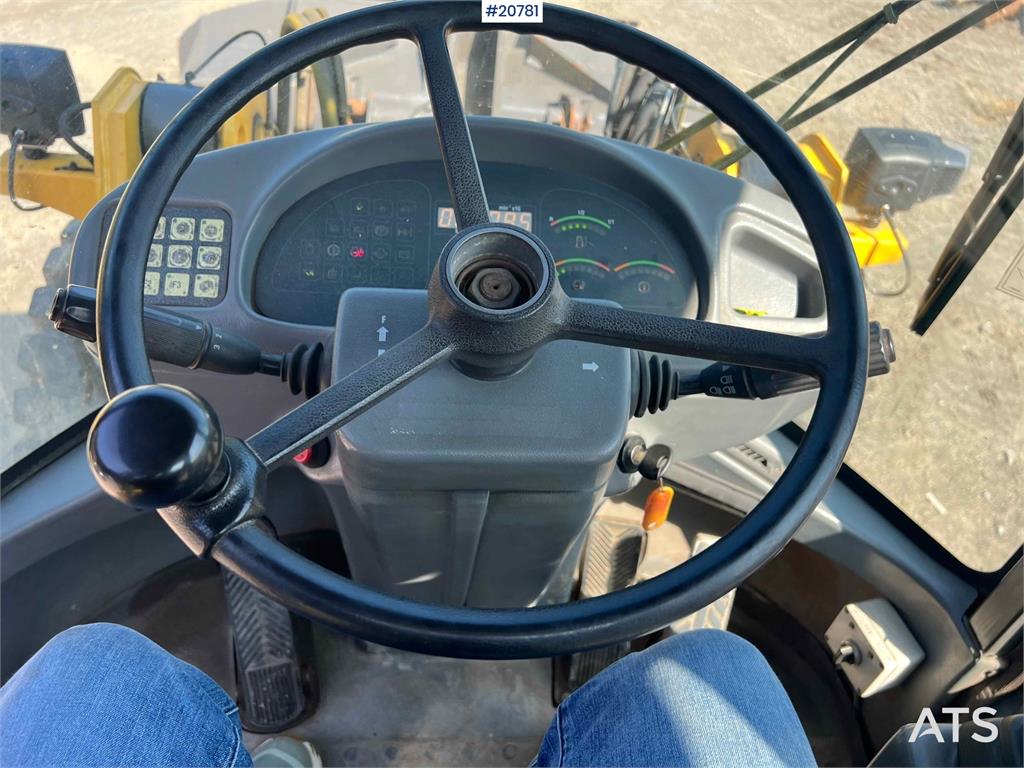 Volvo L45B wheel loader w/ Bucket. WATCH VIDEO