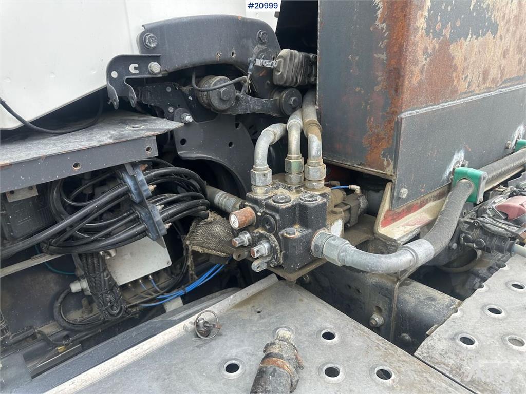 Scania 480 6x2 truck w/ hydraulics and new engine.
