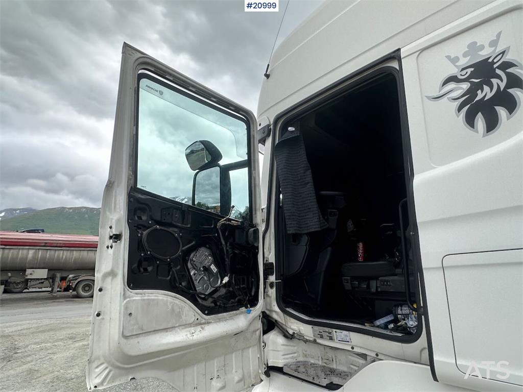 Scania 480 6x2 truck w/ hydraulics and new engine.