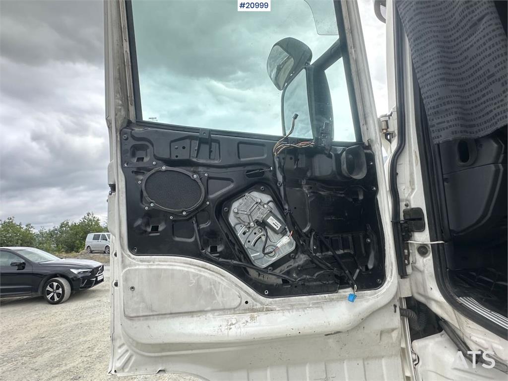 Scania 480 6x2 truck w/ hydraulics and new engine.