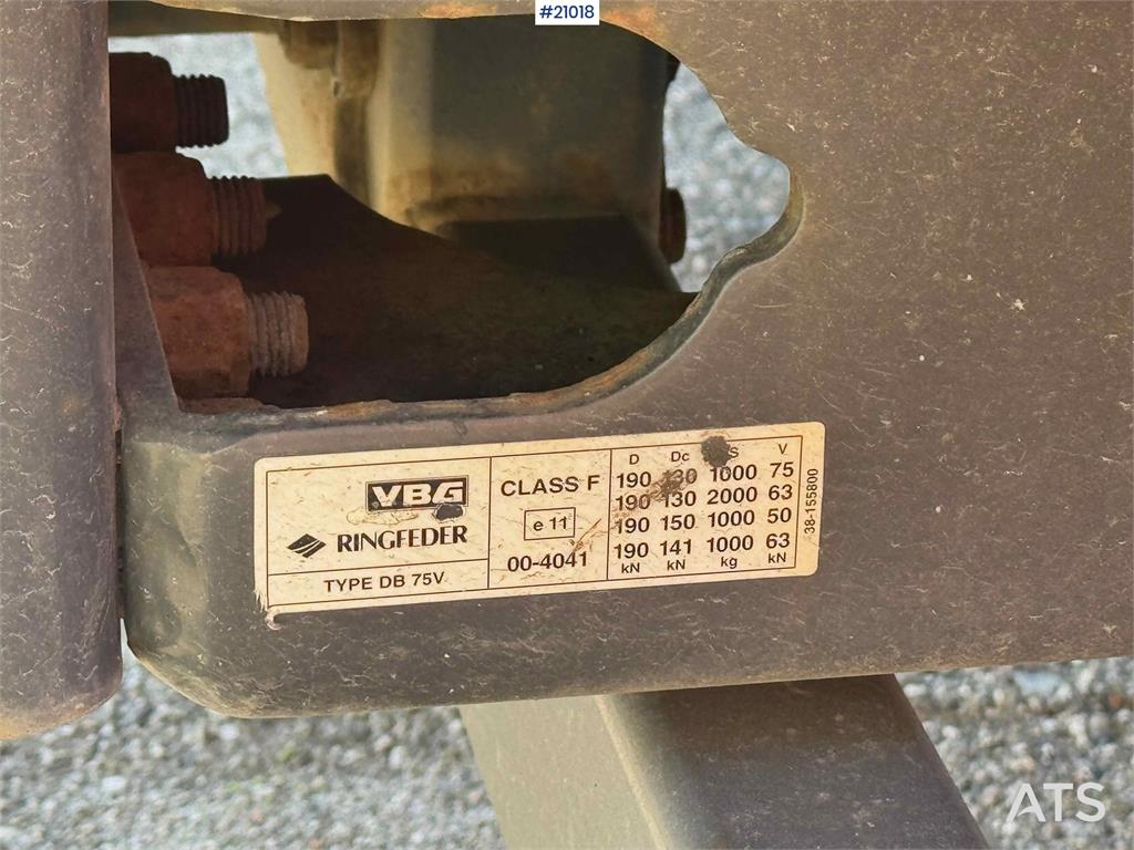 Volvo FM 370 box truck with full side opening!