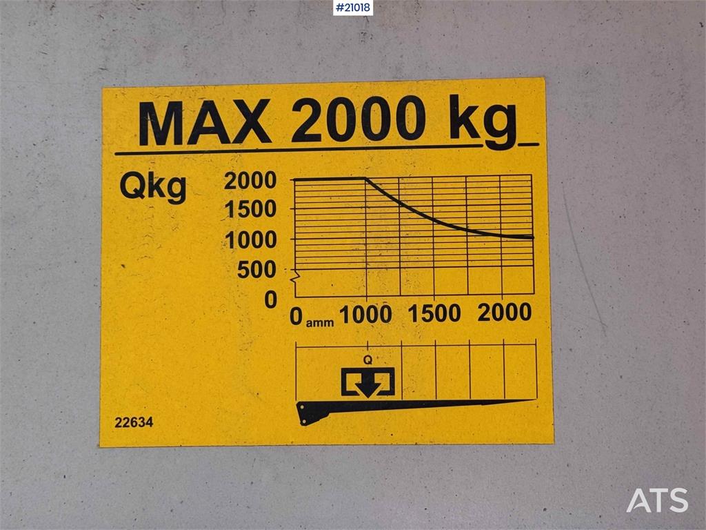 Volvo FM 370 box truck with full side opening!